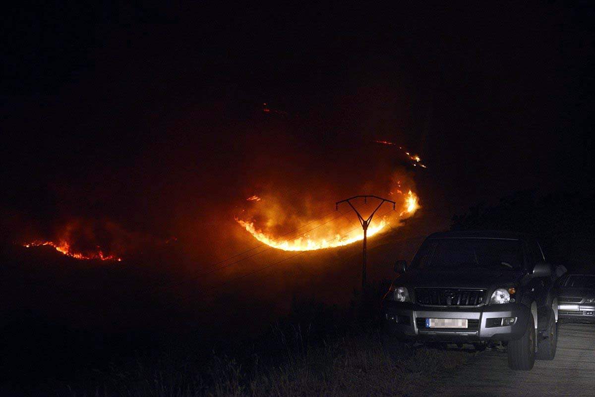 Un incendio en Ourense, en Rosa Veiga (Galicia). Incendios forestales / Foto: EP