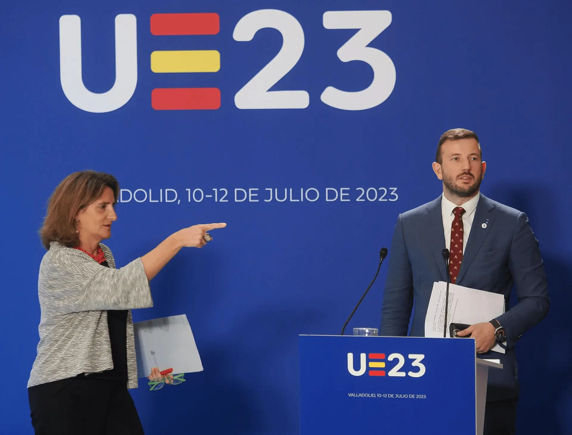 Teresa Ribera y Virginijus Sinkevicius, durante su comparecencia ante los medios en la primera jornada de la cumbre europea de ministros de Medio Ambiente en Valladolid. Ribera y Virginijus Sinkevicius. COP28 / Foto: EP