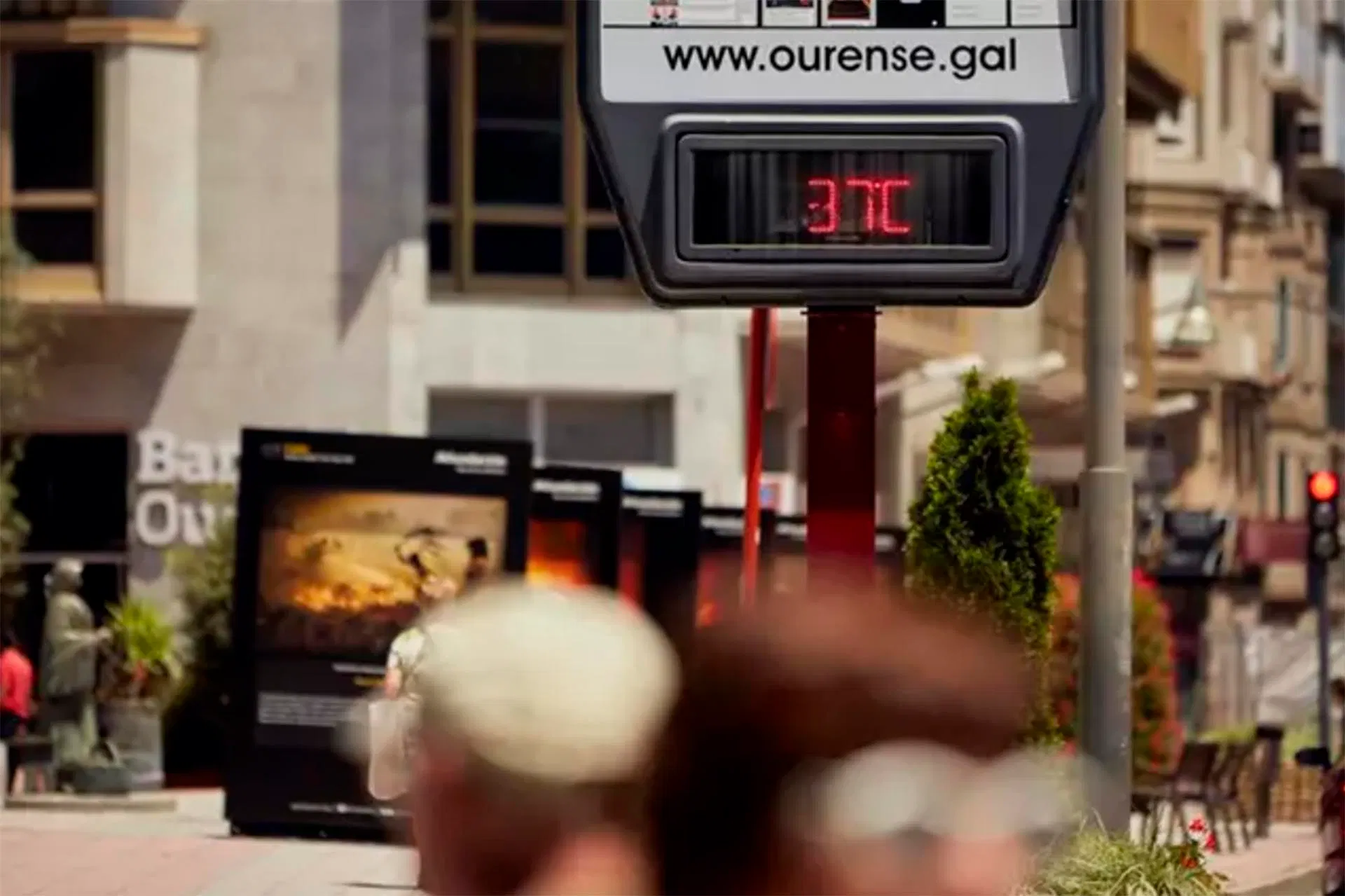 Un termómetro con temperatura a 37º, a 23 de junio de 2023, en Ourense, Galicia (España). Ola de calor / Foto: EP