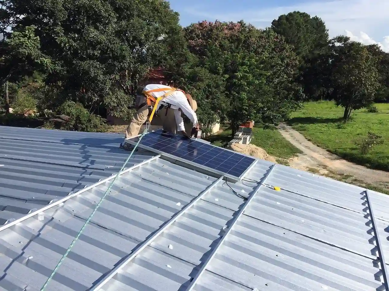 Instalación de placas solares de autoconsumo / Foto: EP