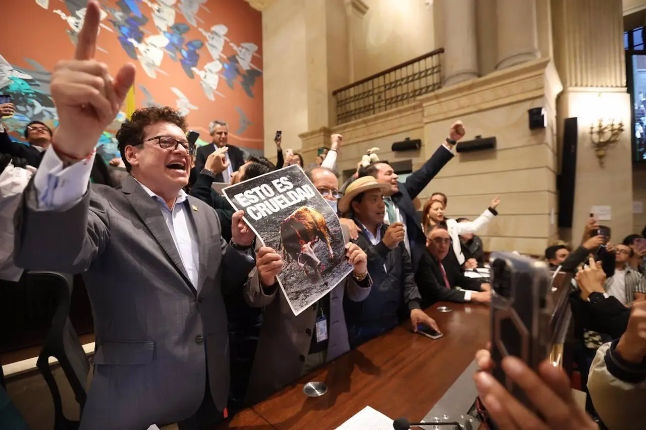 Aprobación de la ley que prohíbe las corridas de toros, en el Congreso de Colombia / Foto: Cong. C.