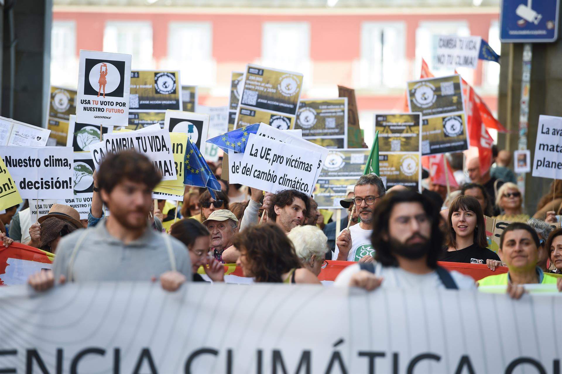 Manifestación en defensa de la justicia climática. "Que el negacionismo no entre en las urnas" / Foto: EP