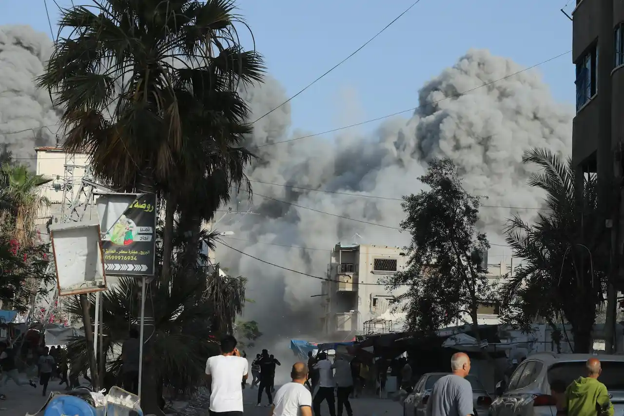 Bombardeo en Gaza. Consecuencias ambientales de la guerra / Foto: Omar Ashtawy-Zuma Press