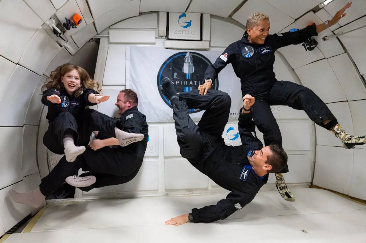 Efectos de los viajes espaciales en la salud de los astronautas. Ingravidez durante el vuelo ZERO-G de la tripulación de Inspiration4 / Foto:  John Kraus