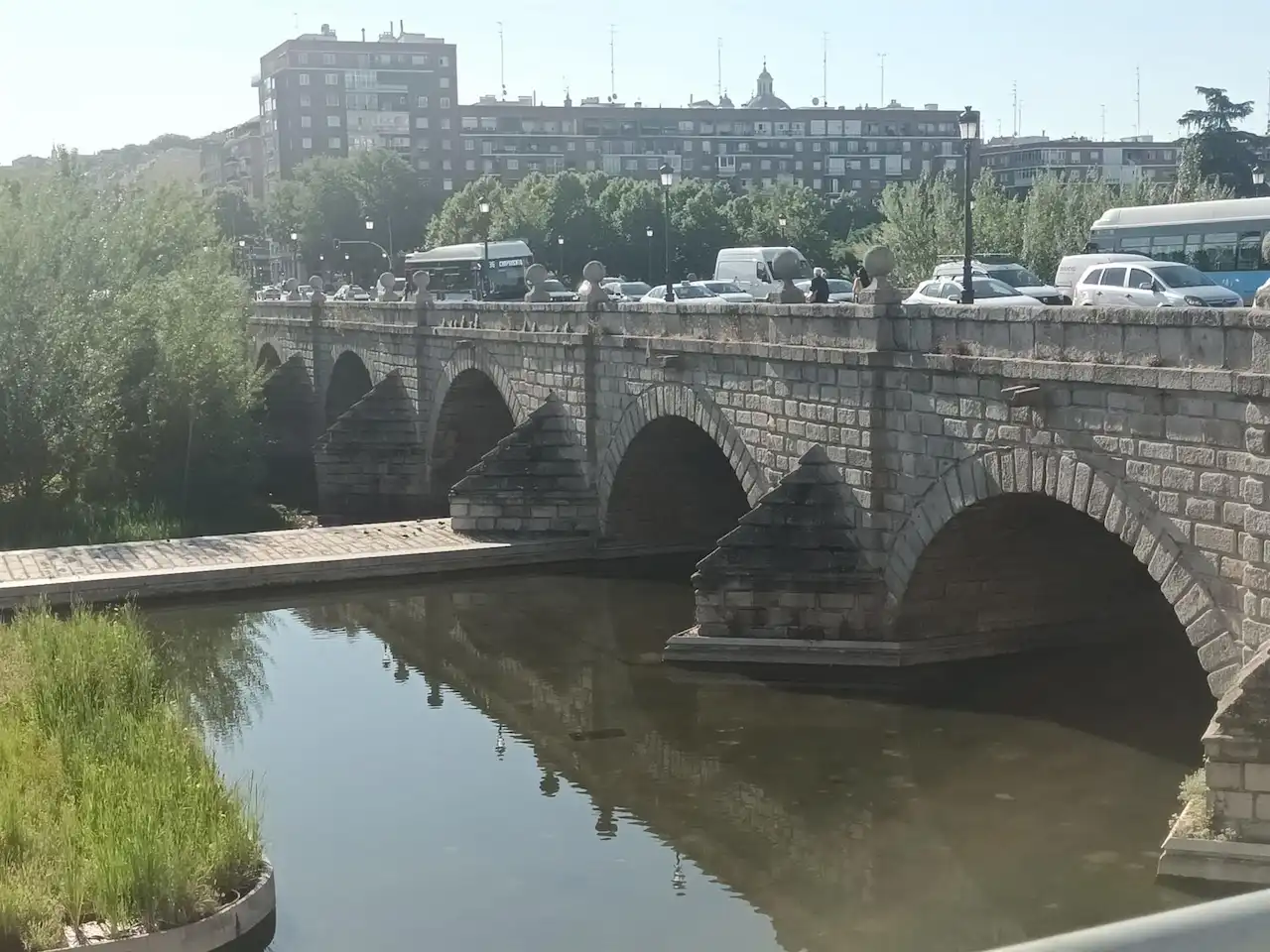 Piden en un manifiesto científico que no se ilumine el cauce del Manzanares. Río Manzanares, Madrid / Foto: EP