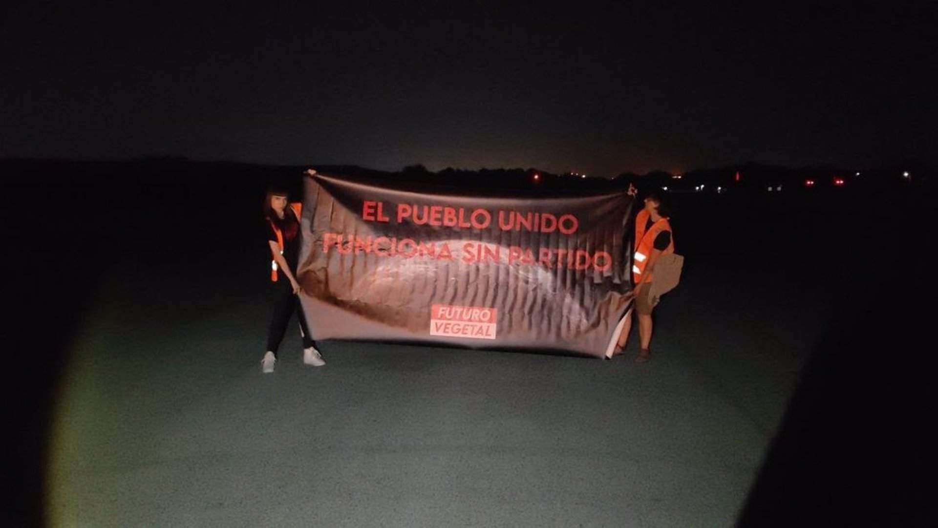 Sancionan a las dos activistas de Futuro Vegetal por la protesta en Barajas / Foto: Futuro Vegetal