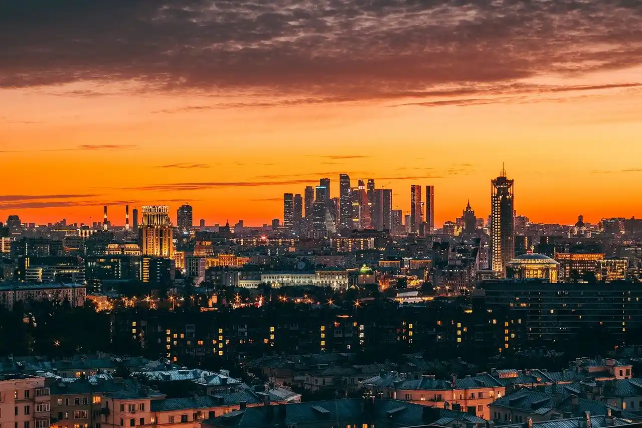 El calor de las noches de verano en la ciudad / Foto: PB