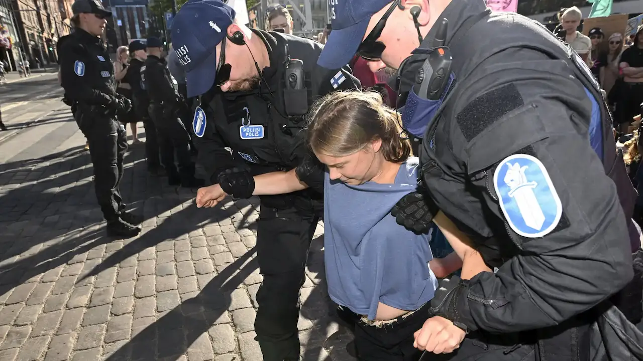 La activista Greta Thunberg durante su detención en la Universidad de Copenhague / Foto: EP