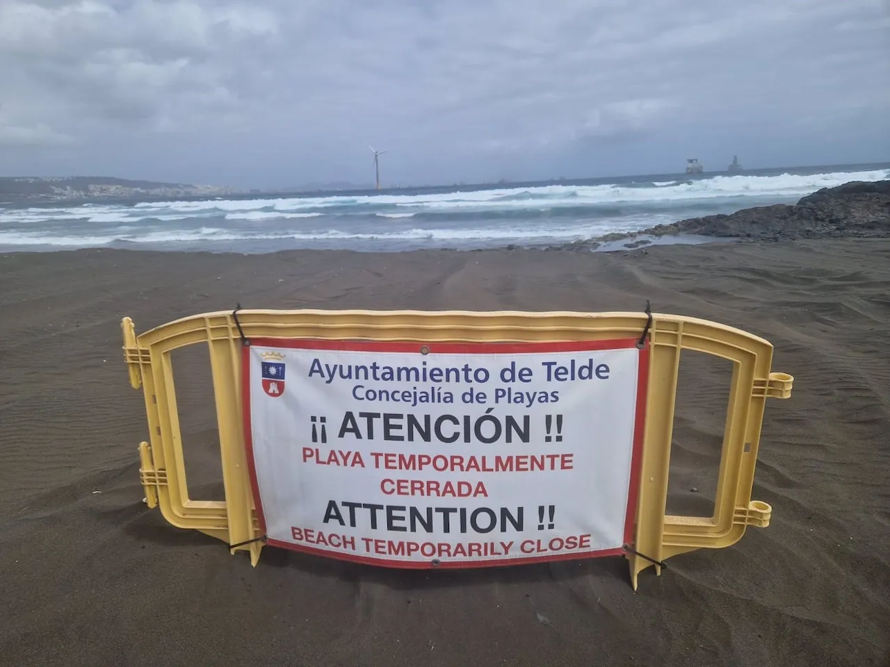 Cerradas las playas de San Borondón y Palos, en Telde (Gran Canaria), por el vertido de fueloil / Foto: EP