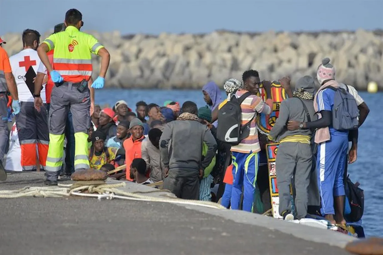 Llegada de una patera con emigrantes ilegales a las Islas Canarias / Foto: EP