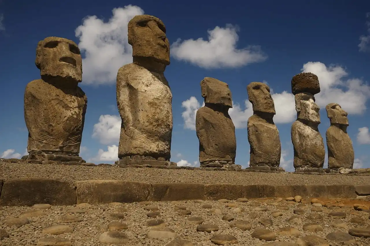 Famosos monumentos ahu en la isla de Pascua o Rapa Nui, en Chile / Foto: Archivo - EP