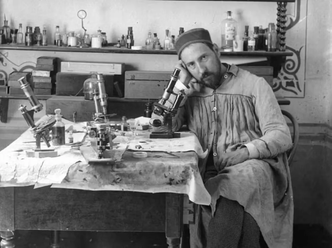 Autorretrato de Santiago Ramón y Cajal en su laboratorio en València, entre 1884 y1887 / Foto: CSIC-Wikimedia Commons