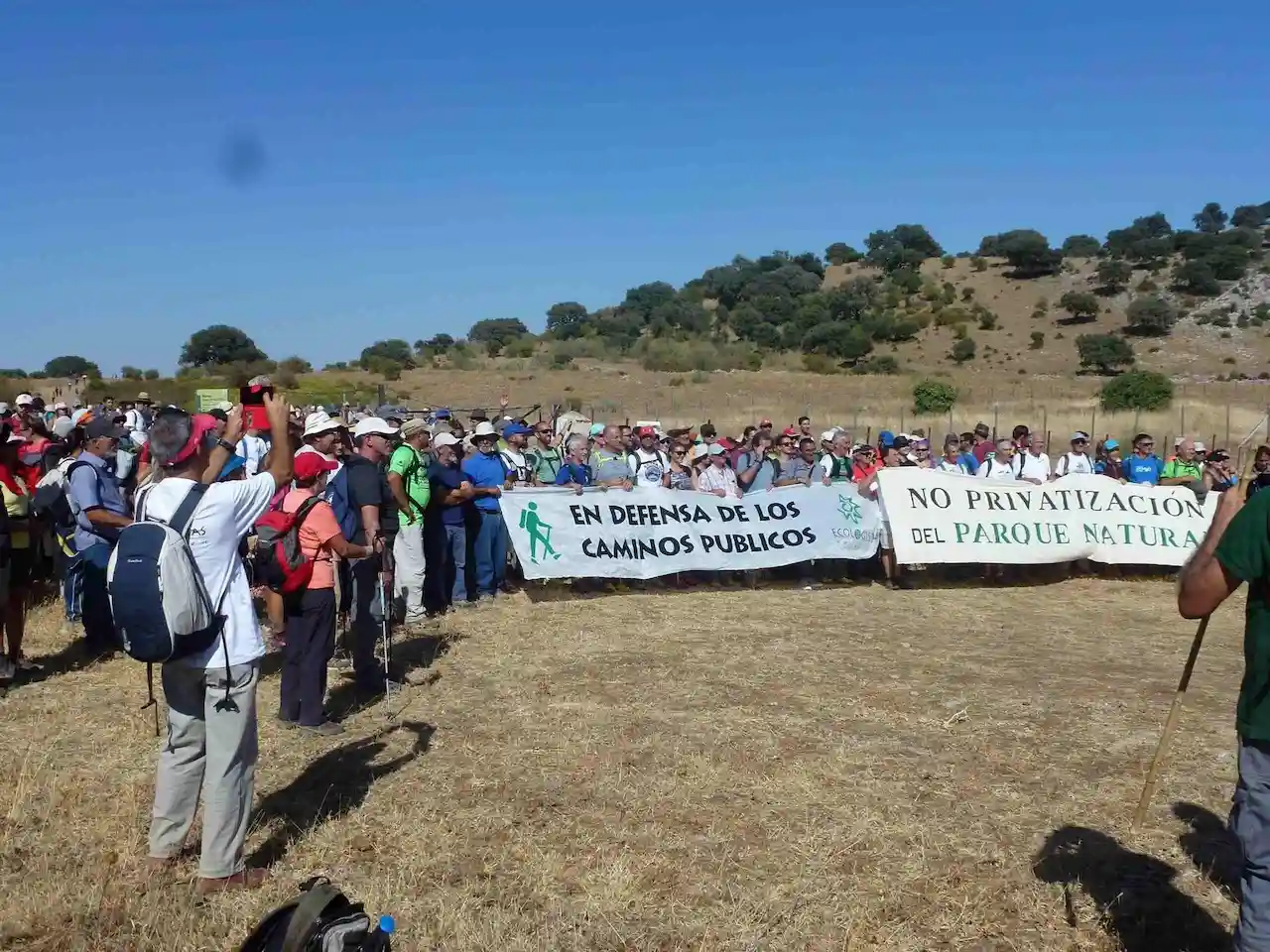 Marcha por el camino público Benamahoma-Zahara en solidaridad con Juan Clavero al que montaron trampa con drogas / Foto: Ecologistas en Acción Andalucía