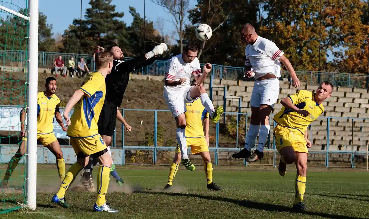 Efectos de los impactos en la cabeza en futbolistas / Foto: PB