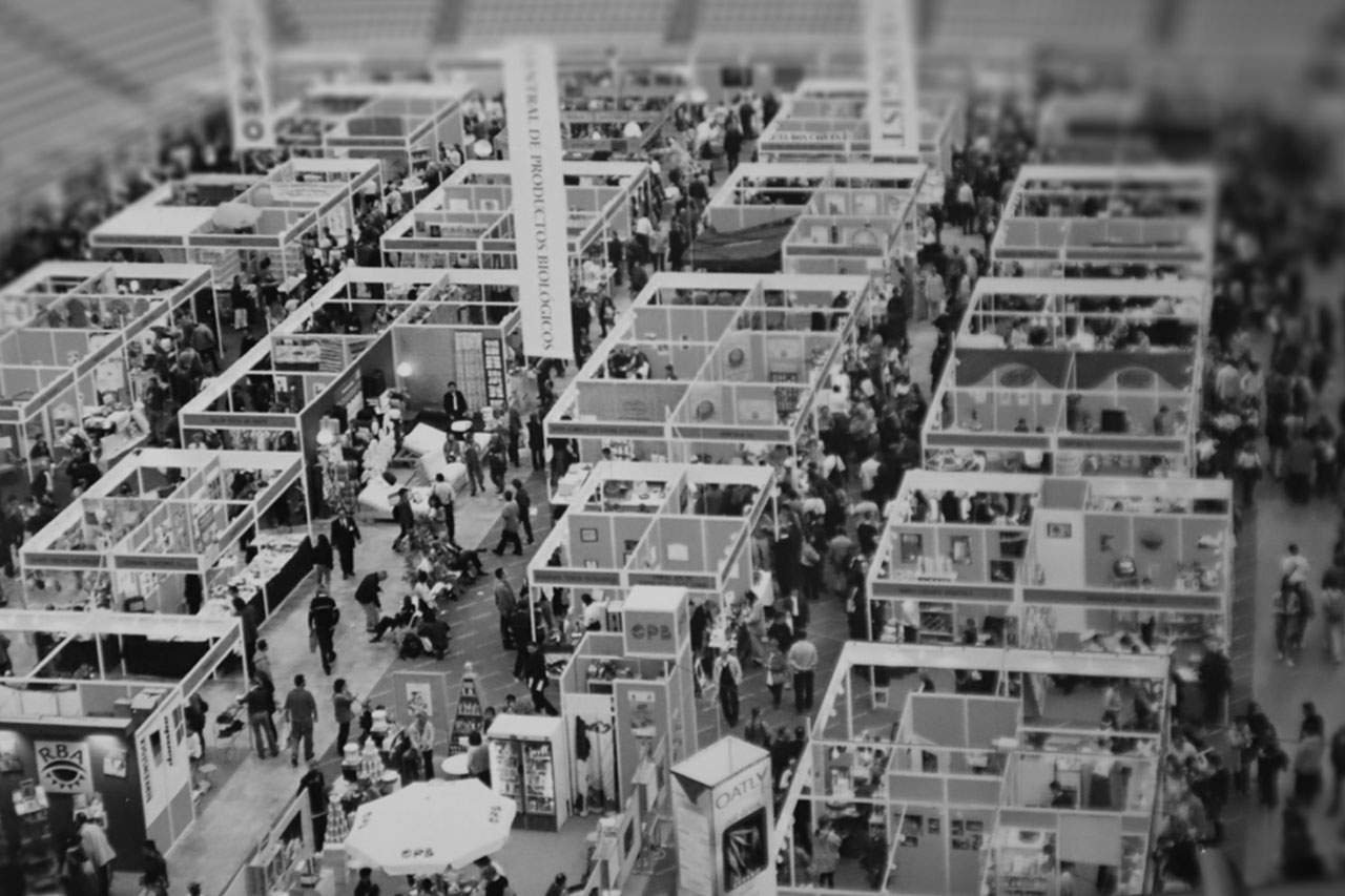 Stand de CPB (Central de Productos Biológicos, actualmente Biocop S.A.) en la feria de BioCultura, organizada por la Asociación Vida Sana / FA