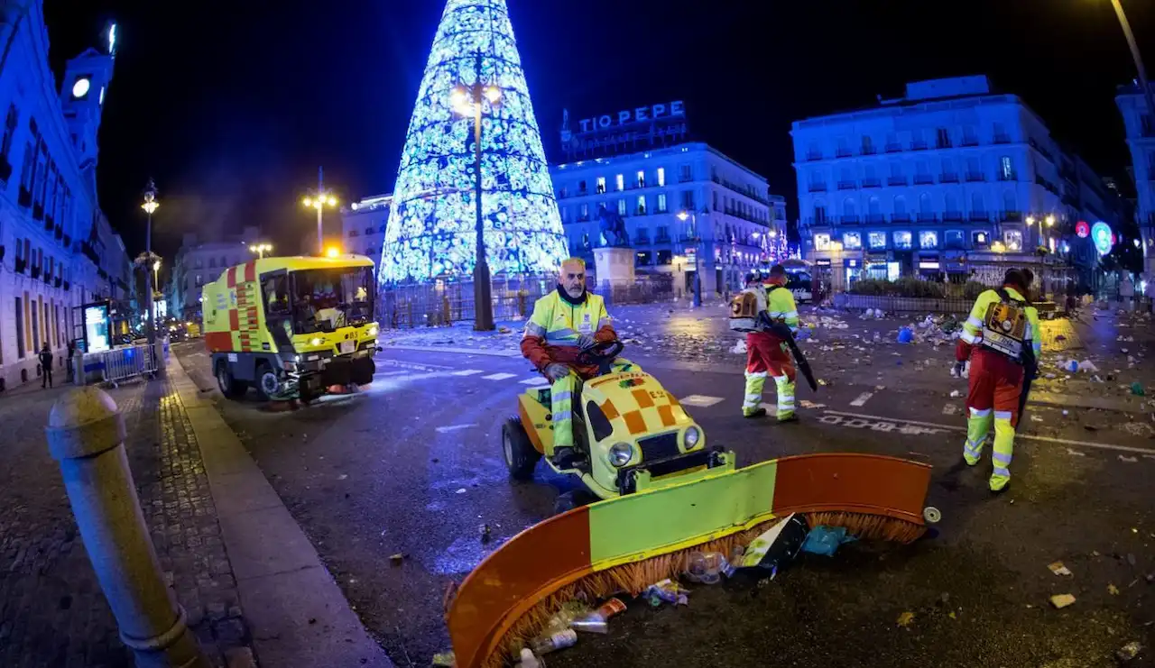 2.950 kilos más de residuos por las campanadas de Nochevieja / Foto: EP