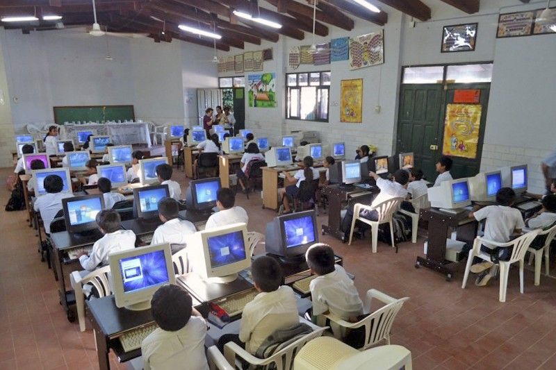 Ordenadores recuperados en España en un centro educativo de Santa Cruz (Bolivia) / Foto: BdR