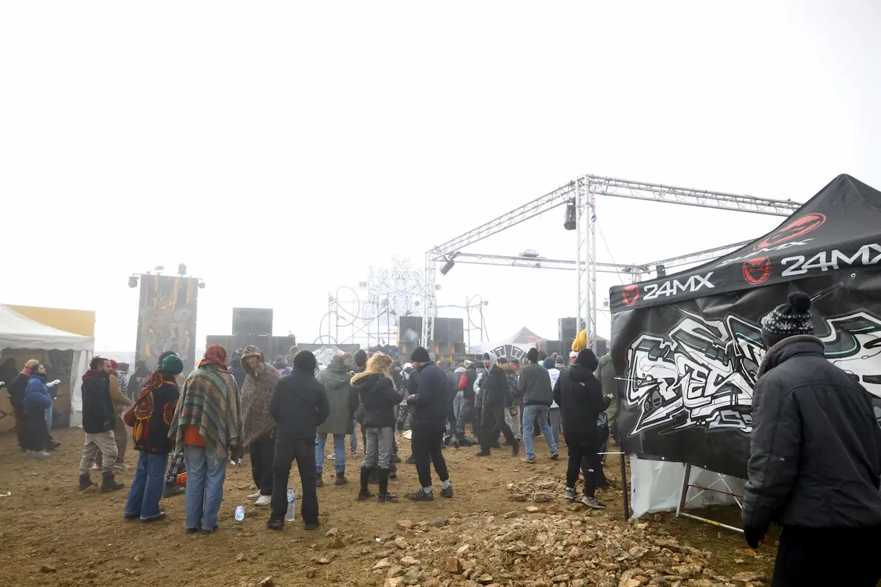 Macrofiesta, 'Rave', en las inmediaciones del Aeropuerto de Ciudad Real. Coste de la recogida de 50 toneladas de basura / Foto: EP