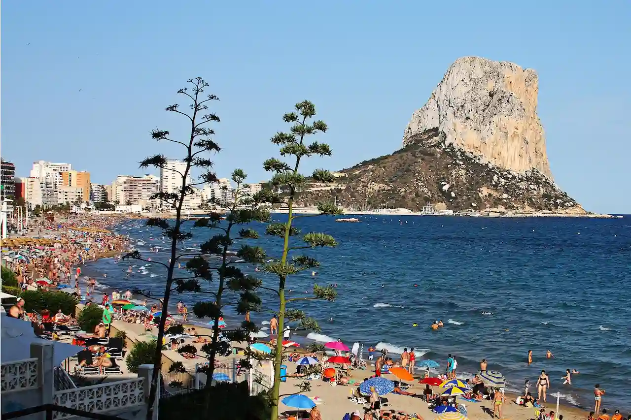 Prohibido fumar en las playas y calas de Calpe / Foto: Ayunt. de Calpe