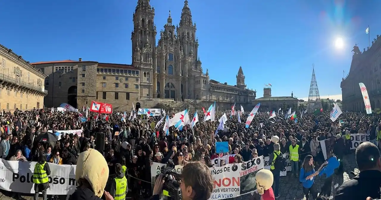 Multitudinaria manifestación en Santiago: «Altri non» en diciembre 2024/ Foto: Plataforma en Defensa da Ría de Arousa - Pedra