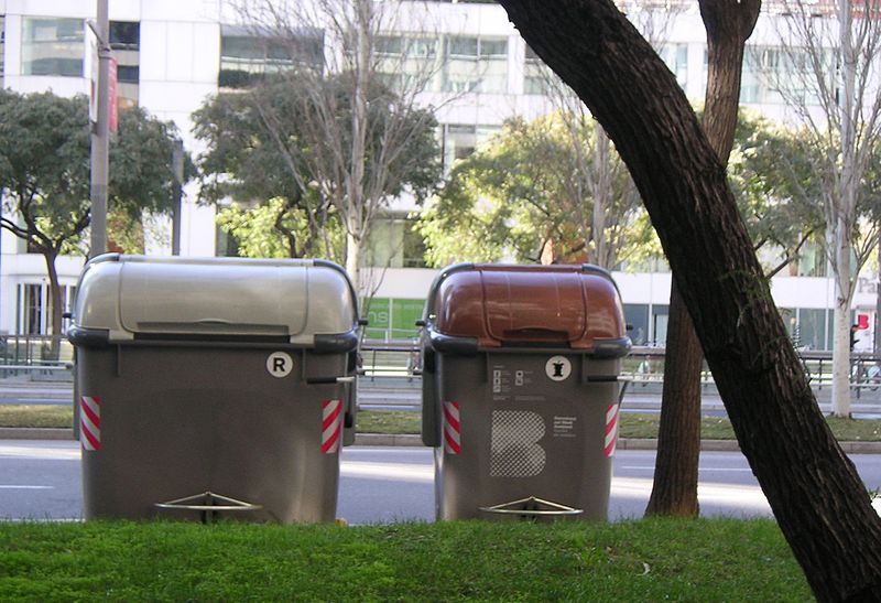 España se prepara para convivir con el contenedor marrón - Verde y Azul